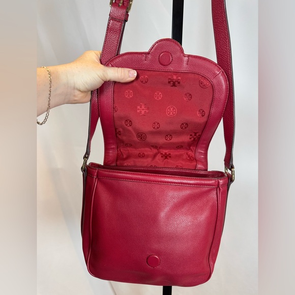 Tory Burch Amanda Round Crossbody Bag Red Pebbled Leather - Picture 9 of 12